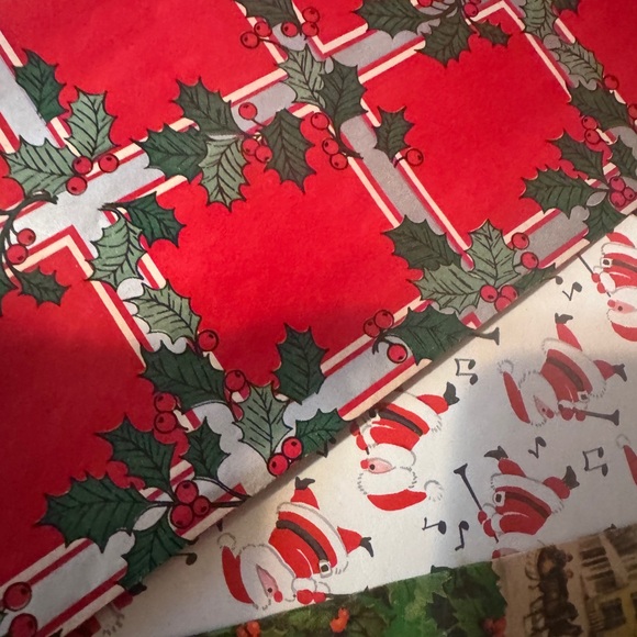 VINTAGE🎅.   Santa's Sleigh  Christmas Decor and Vintage Christmas gift wrap. - Picture 5 of 8